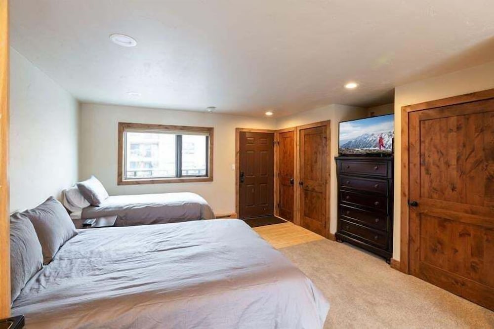 Breakaway West Studio Condo with Pool and Hot Tubs by RedAwning view 2