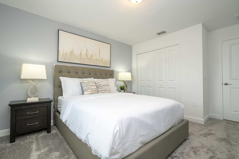 Fantastic 4 Bd W/ Pool @ Storey Lake Resort 2709