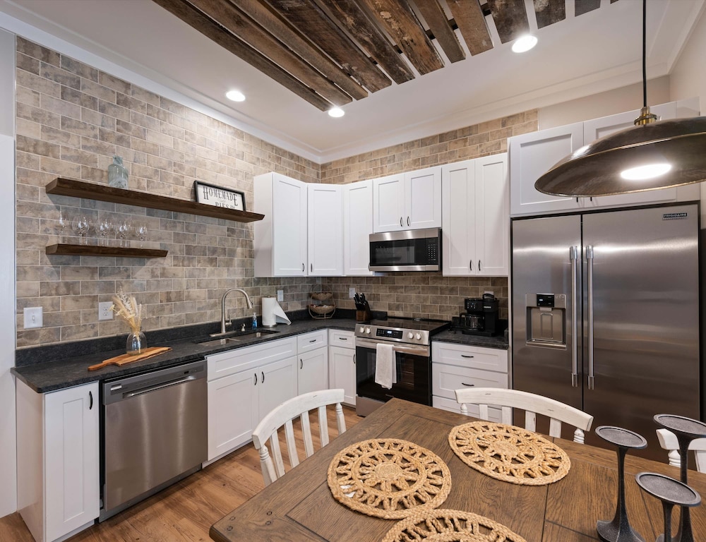 Carters Court Grand Escape