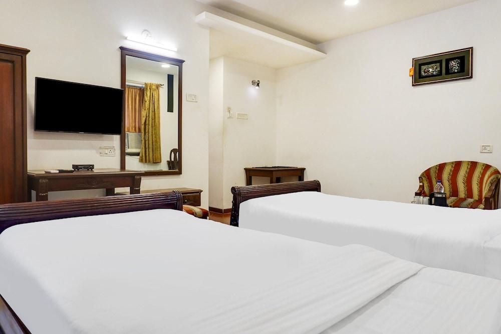 Premium Stays Near Fergusson College