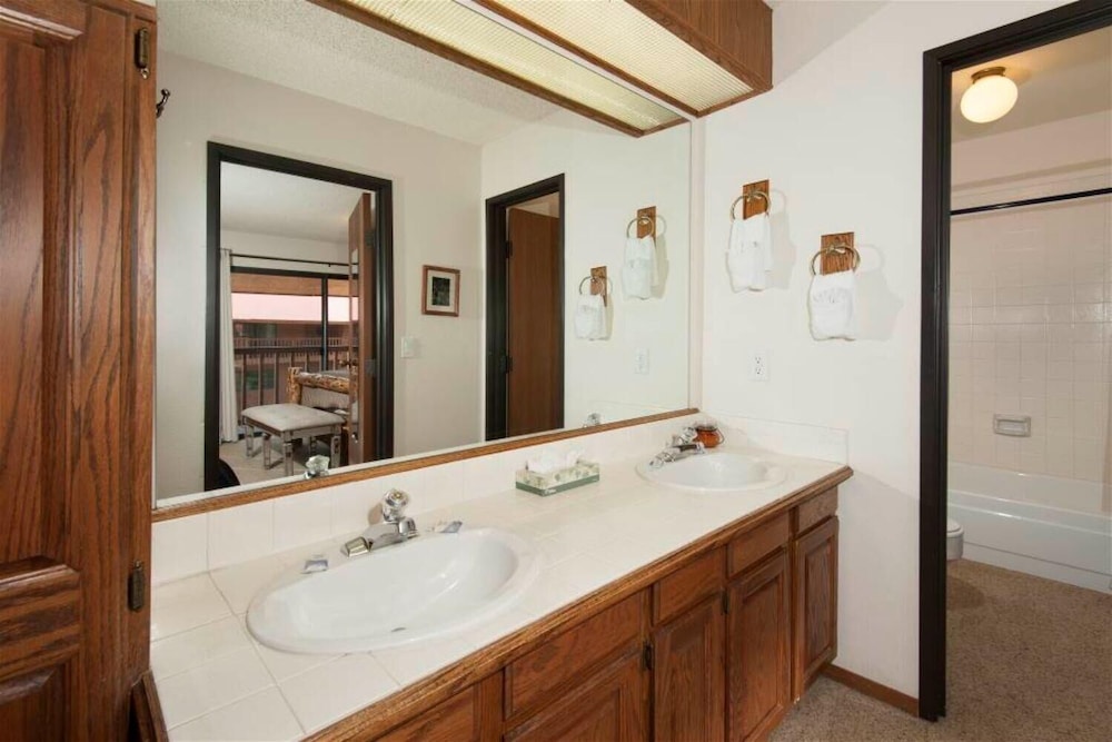Lagoon 762b 3 Bedroom Townhouse by RedAwning