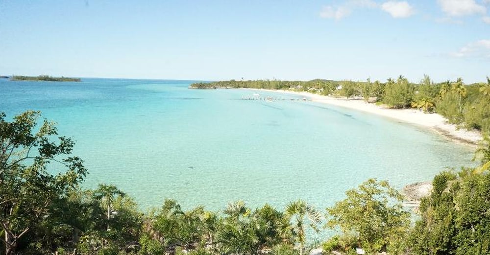 Island Seaside Suites - Property Image 2