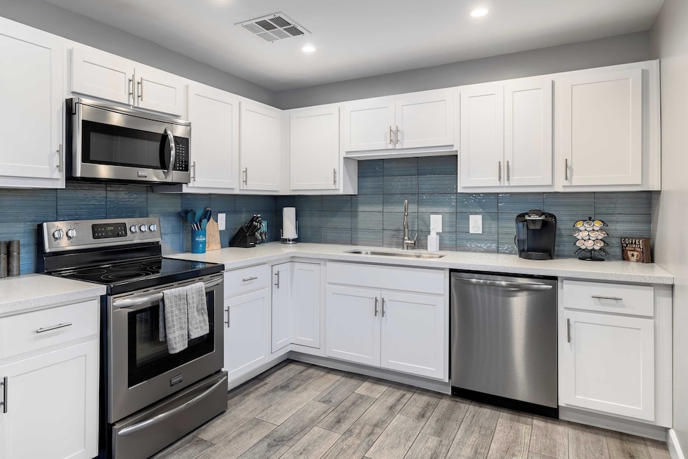 Indianola Oasis Private Pool, Outdoor Living & Old Town Access