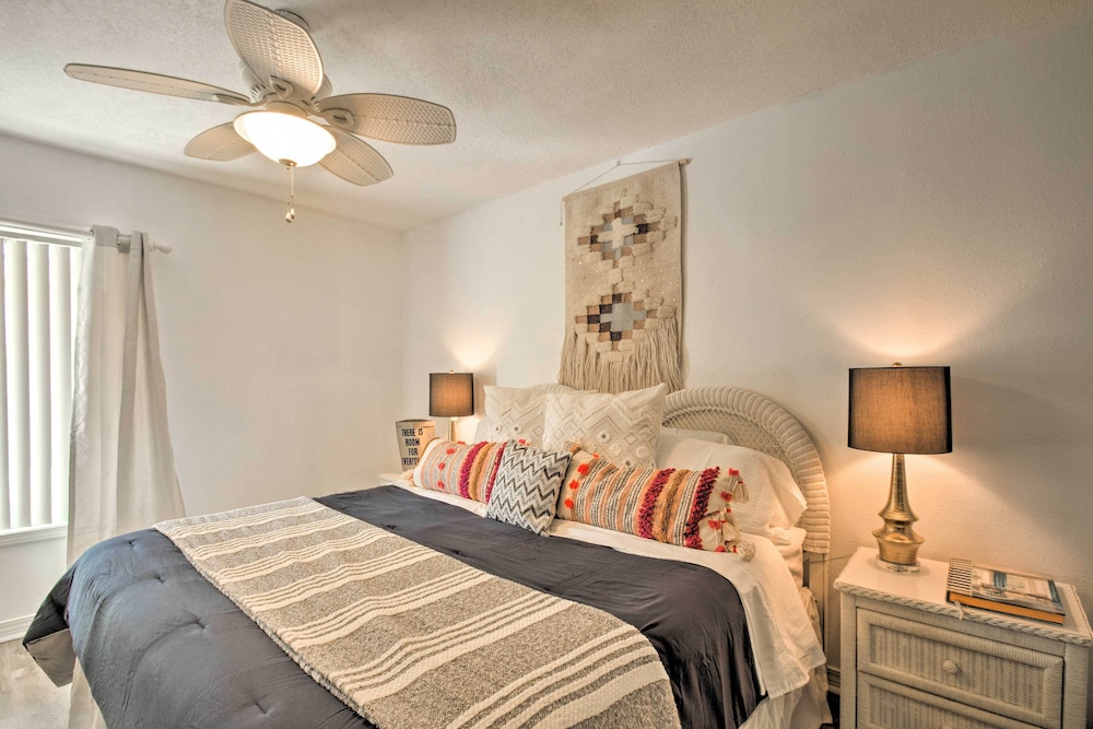 Sea La Vie Condo: Pensacola Beach Access! view 5