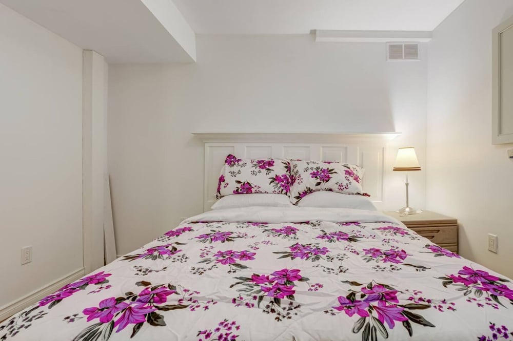 Comfortable Whitby 2 Bedroom Lower Suite