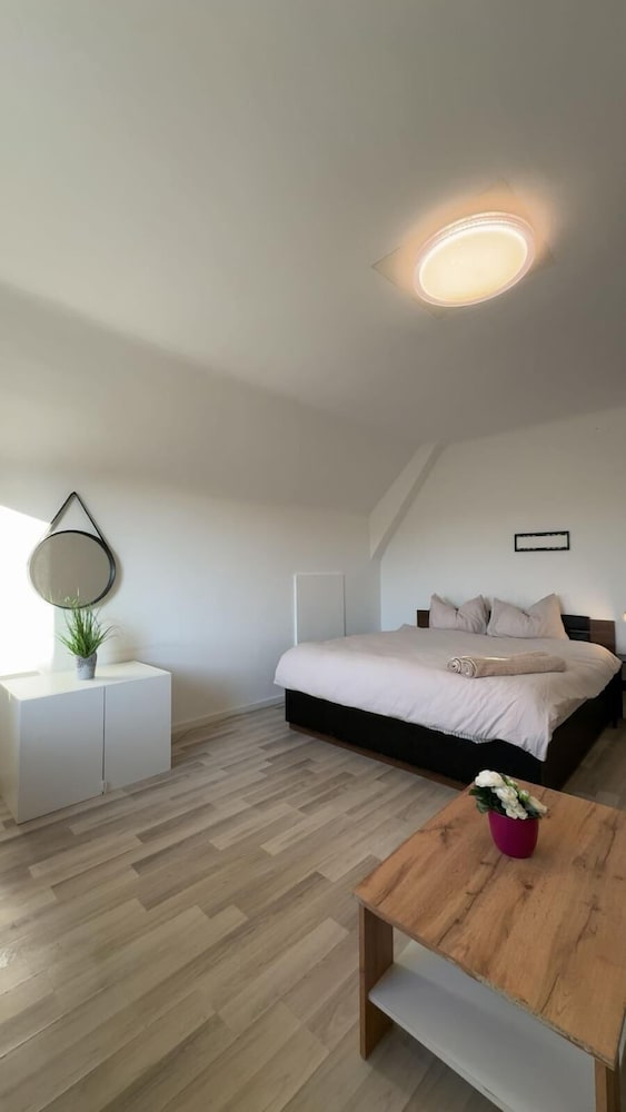 Cozy Garden Villa near Danube For 16P