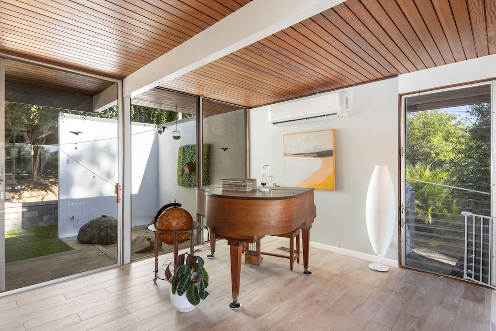 Mid-century Masterpiece With Pool Spa Tesla