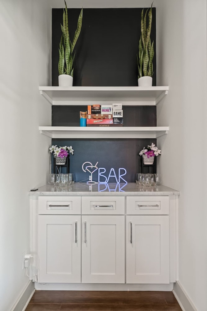 Luxury Home Fire Pit Mini Bar Downtown Nashville