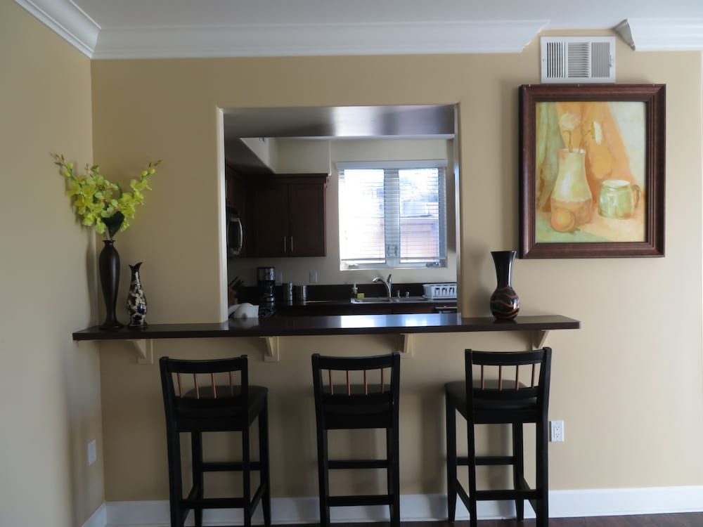 2 Bed 2 Bath in Studio City