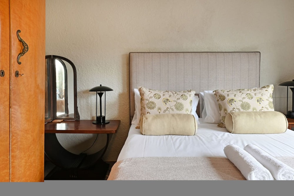 Cozy 2-bed Apartment Below Table Mountain