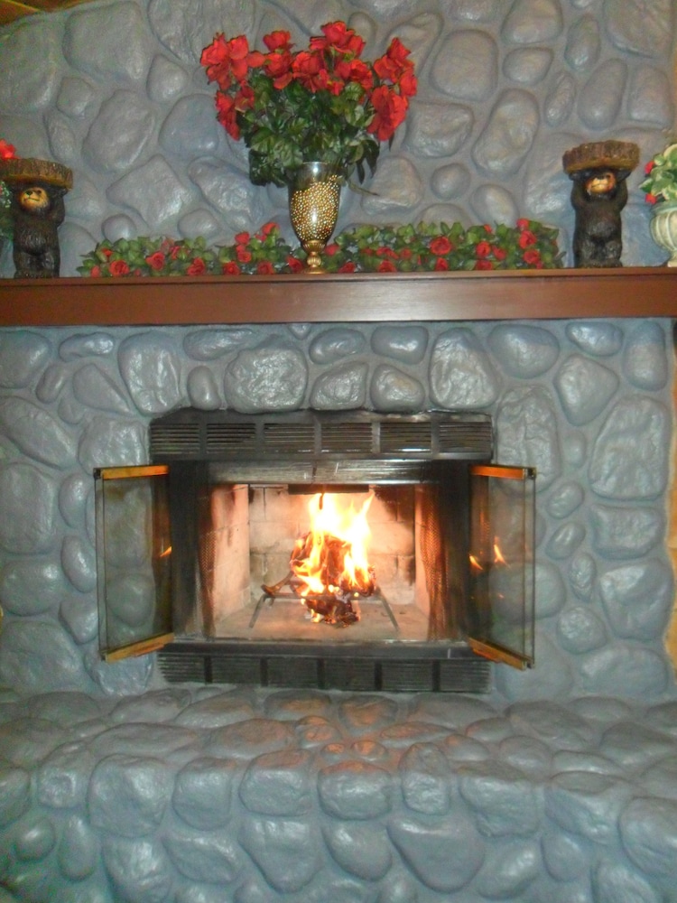 Big Bear Manor Spa Cabins