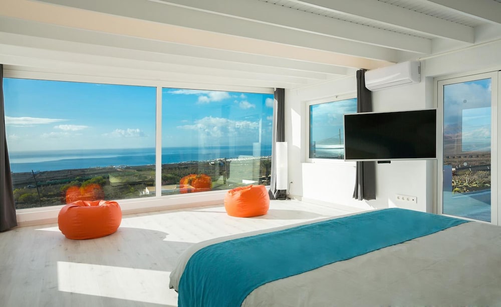 The View in T as With 4 Bedrooms and 4 Bathrooms