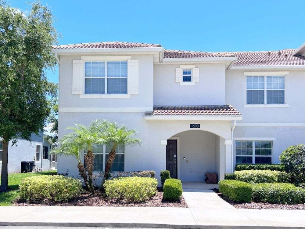 Mickey's Home 5 Bed Town-home With Private Pool! 5 Bedroom Townhouse