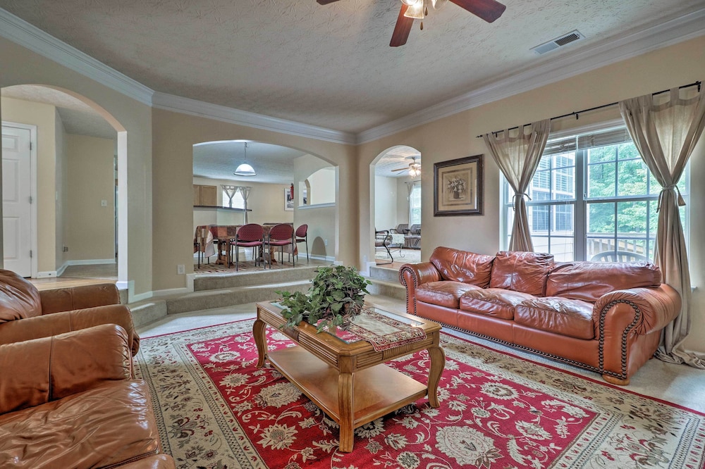 Suburban Atlanta Vacation Home - 20 Mi to Downtown