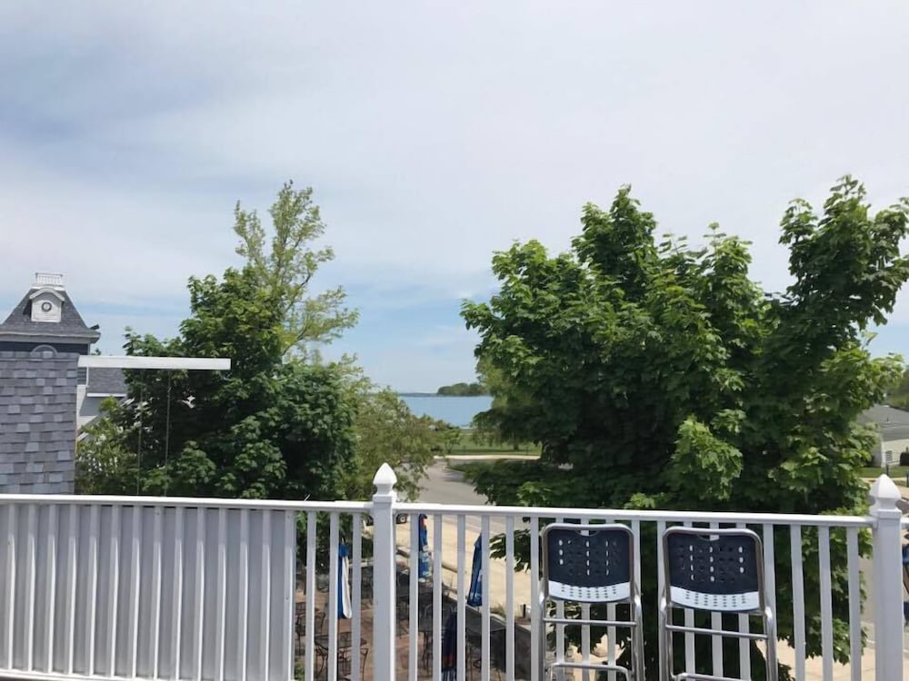 Harbour Square Suites
