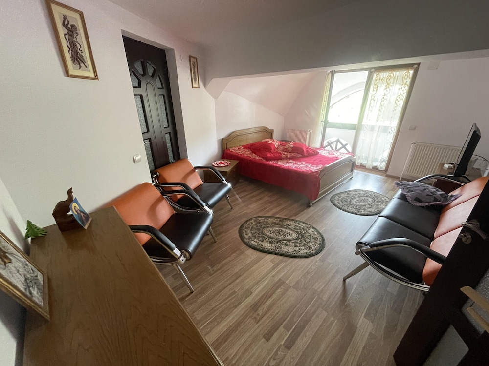 Beautiful 2-bed Apartment in Gura Humorului view 2