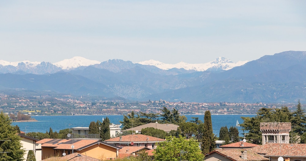 I Tulipani Apartment by Wonderful Italy view 4