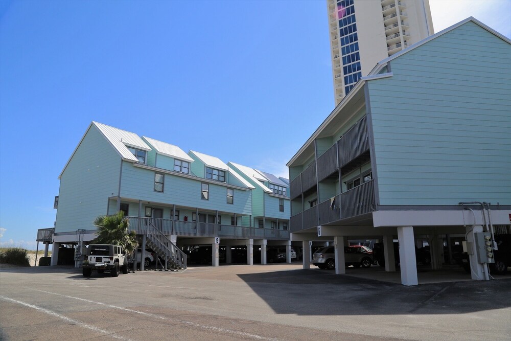 Ocean Reef 702 3 Bedroom Townhouse by RedAwning