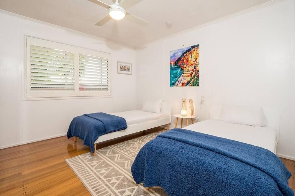 4 BDRM Pet Friendly Home 200m to Creek