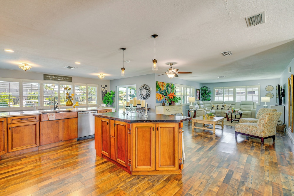 Dock + Patio w/ Canal View: Paradise in Cape Coral
