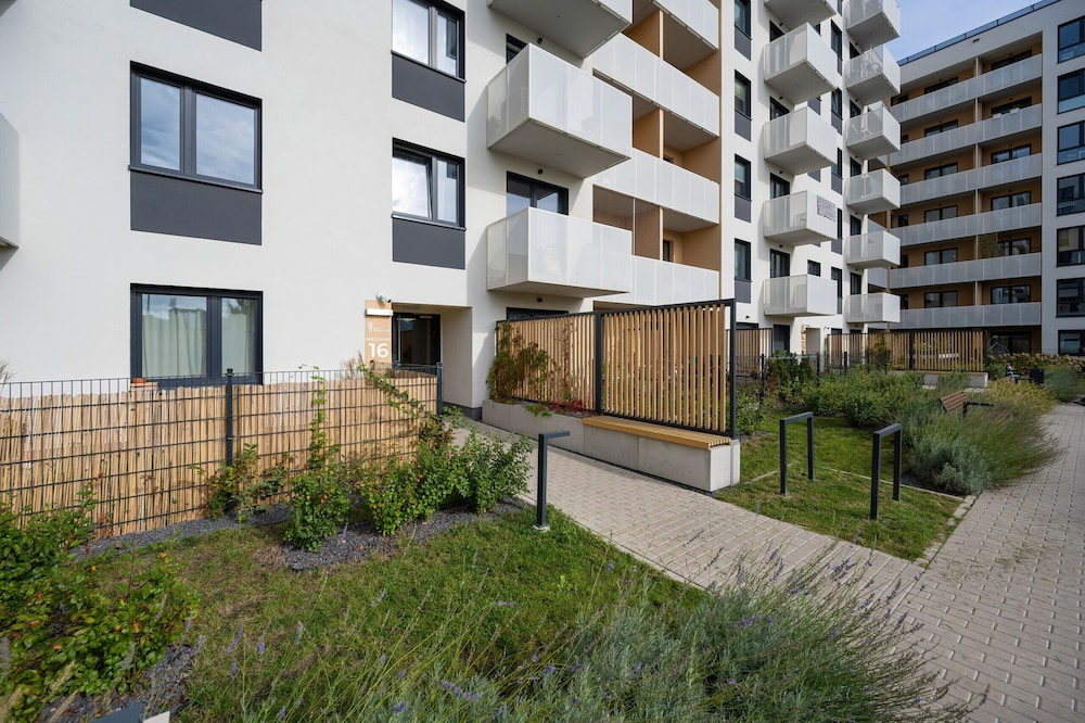 Miedziana Apartment Wrocław by Renters view 5
