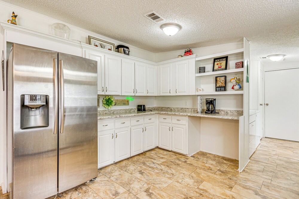 Home Near Navarre & Pensacola Beaches!