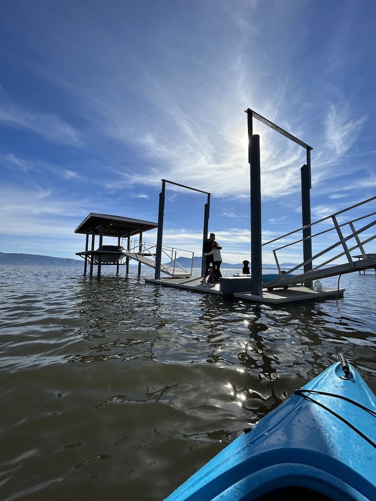 Waterfront Home - Private Dock Pickleball Bbq 4 Bedroom Home