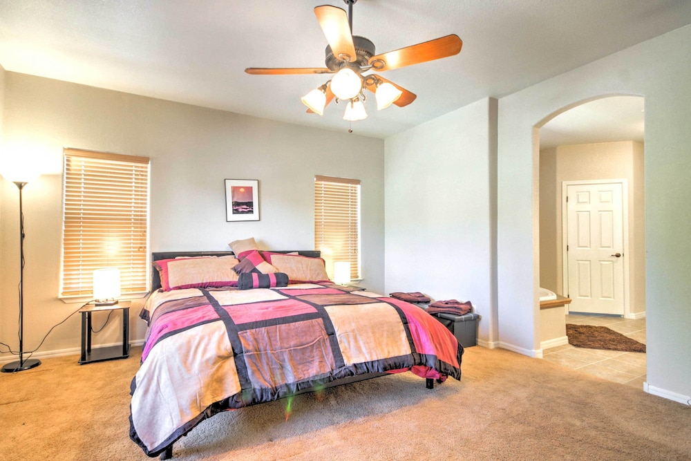 Beautiful Kanab Home w/ Yard - Walk to Restaurants view 5