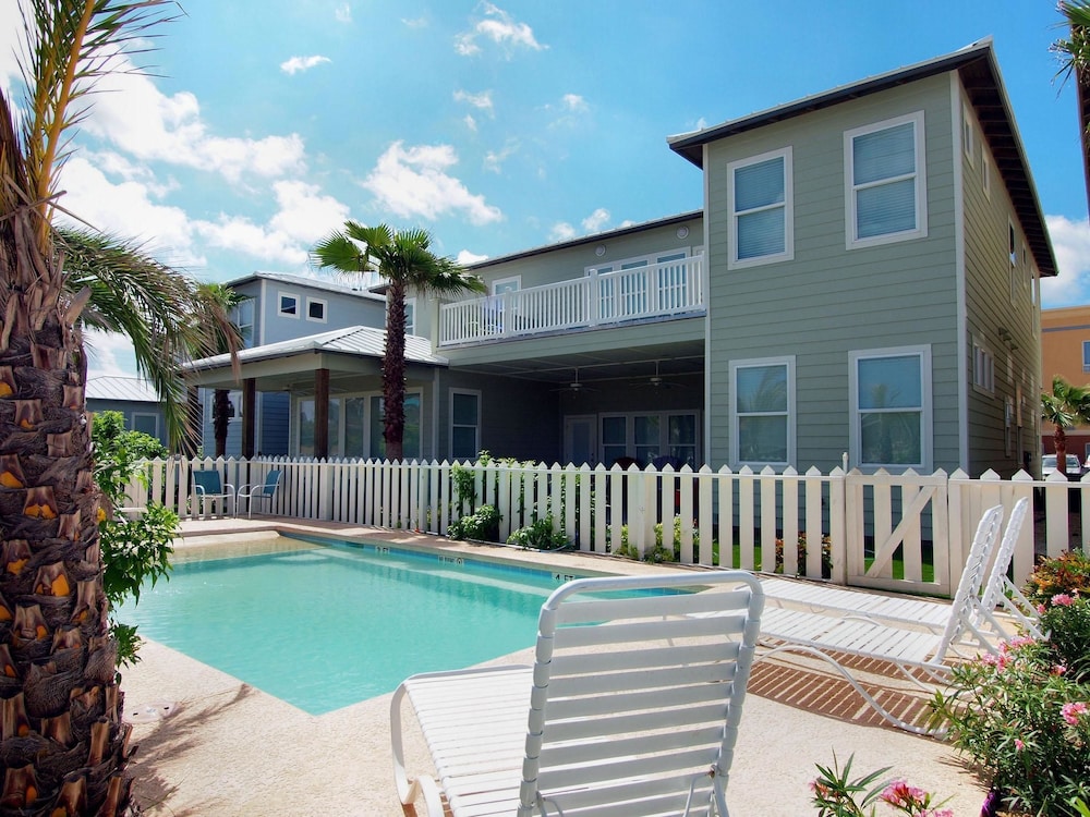 Beach Club Clubhouse 2