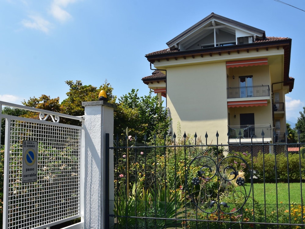 Apartment in a Prime Location on Lake Maggiore view 5