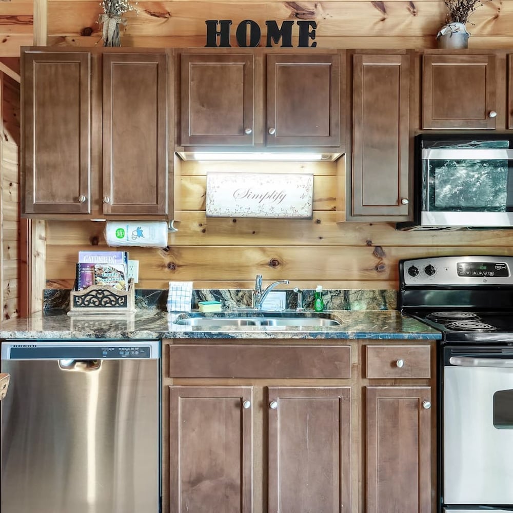 Yurt I Game Room Hot Tub I Sleeps 8 I 2BR 2BA