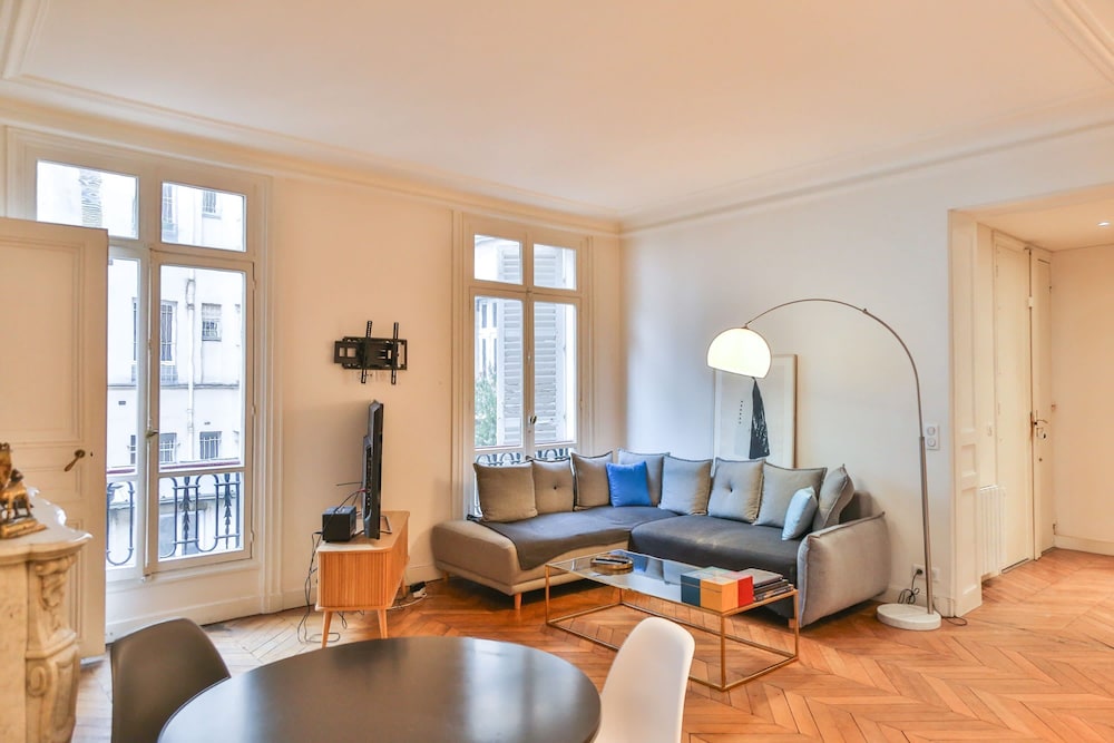 Secret Villiers I Stylish 2 Bed Apt in Villiers