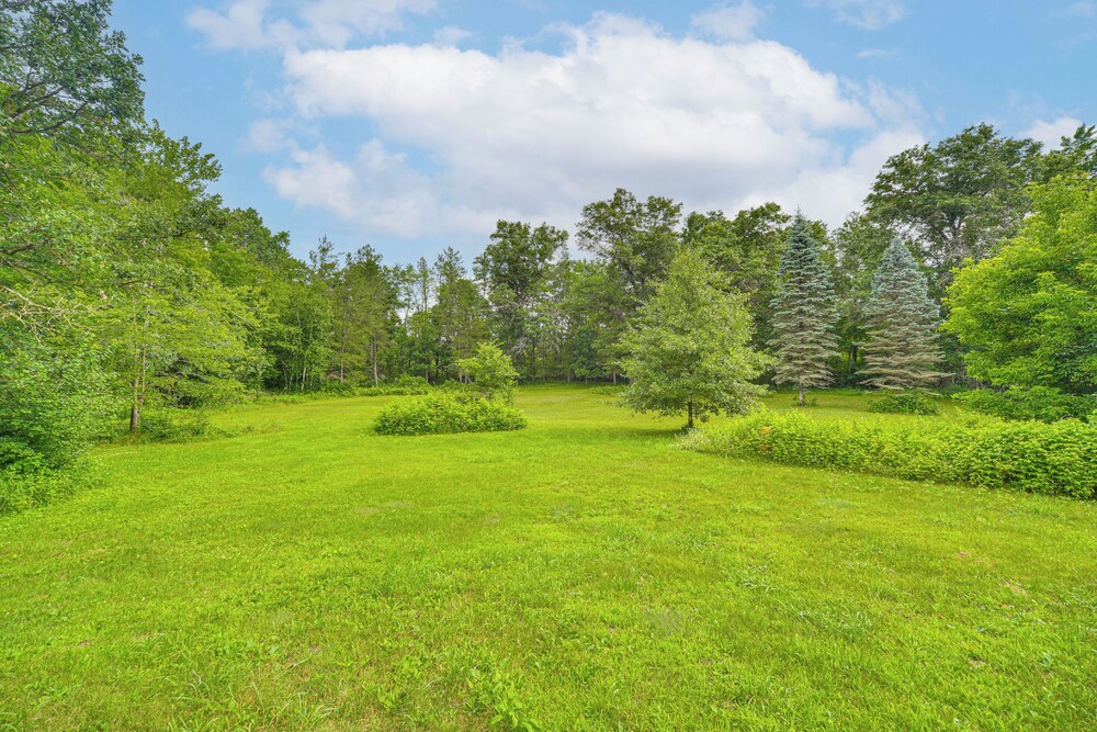 Sauna & Screened Porch: Otter Creek Getaway!