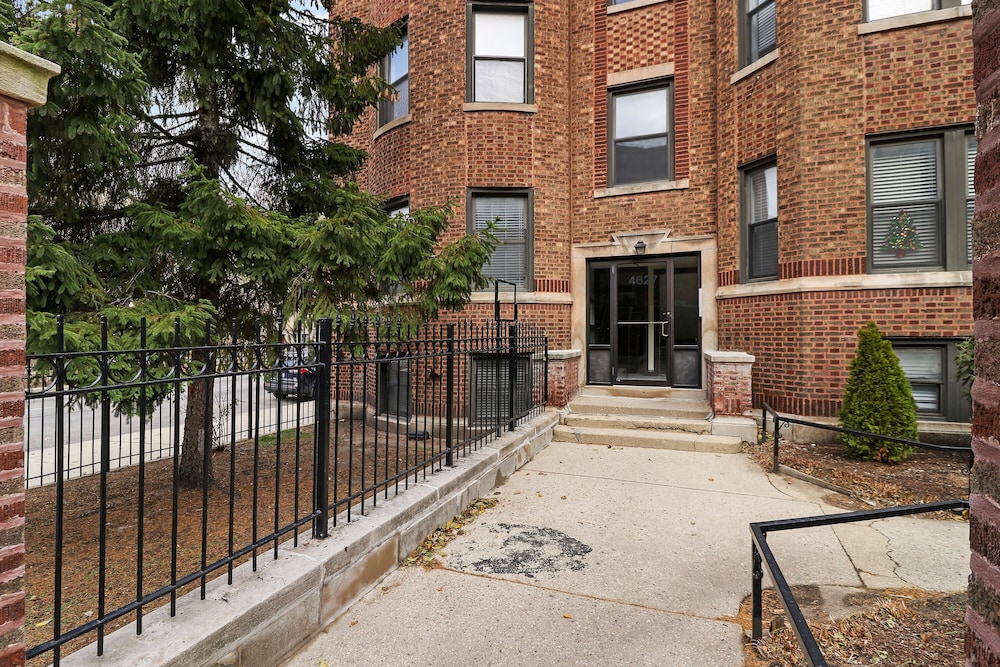 Delightful 1BR - Ashland BW