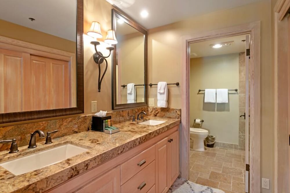 303 - Studio Royal Plaza Condo