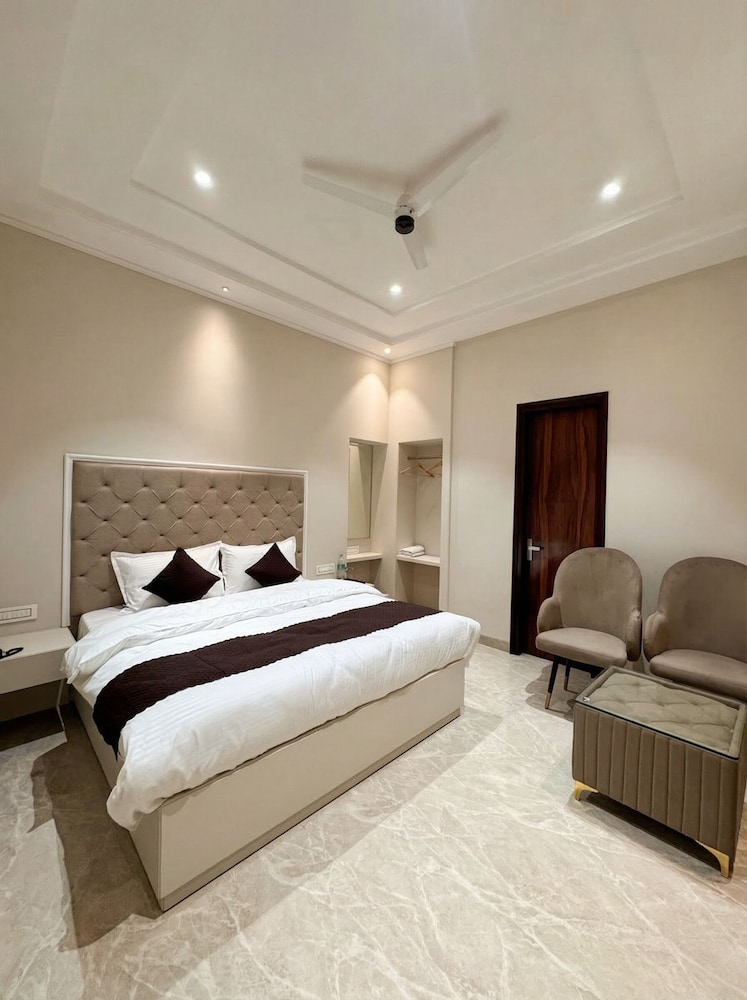 Hotel The Royal King