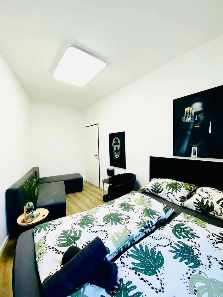 7BR Apt for 15P Near Schönbrunn