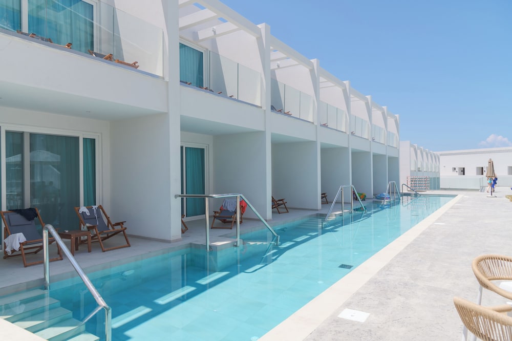 Mirage Bleu Hotel 32