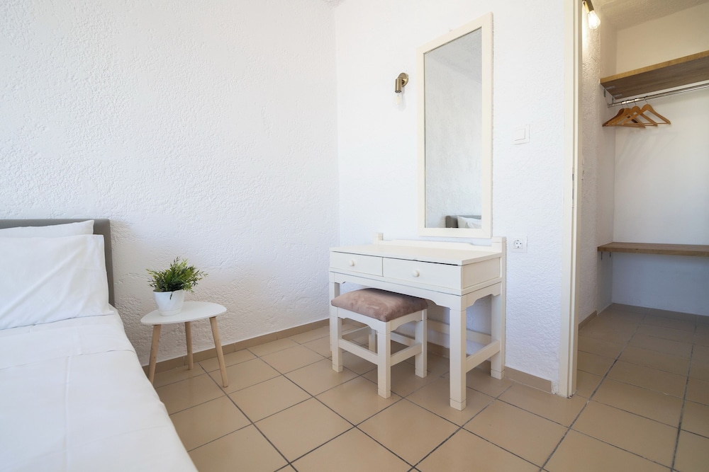 Hesperia Apartments