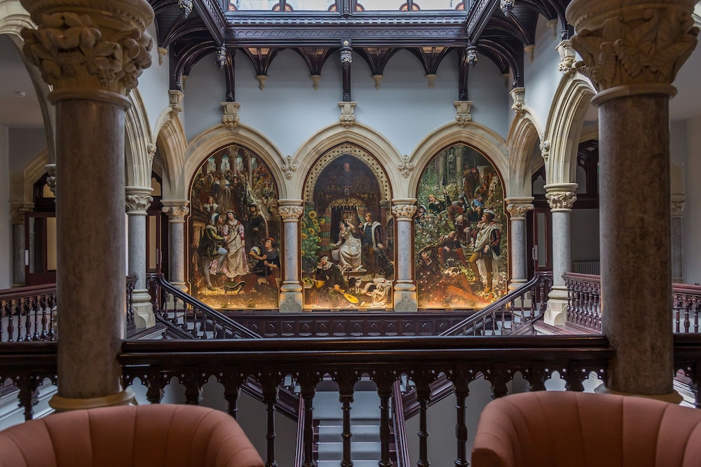 The Arthur Suite Stone Cross Mansion