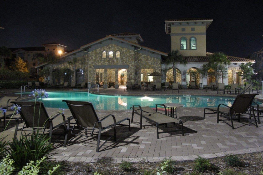 Beautiful Bella Piazza Condo - Image 3