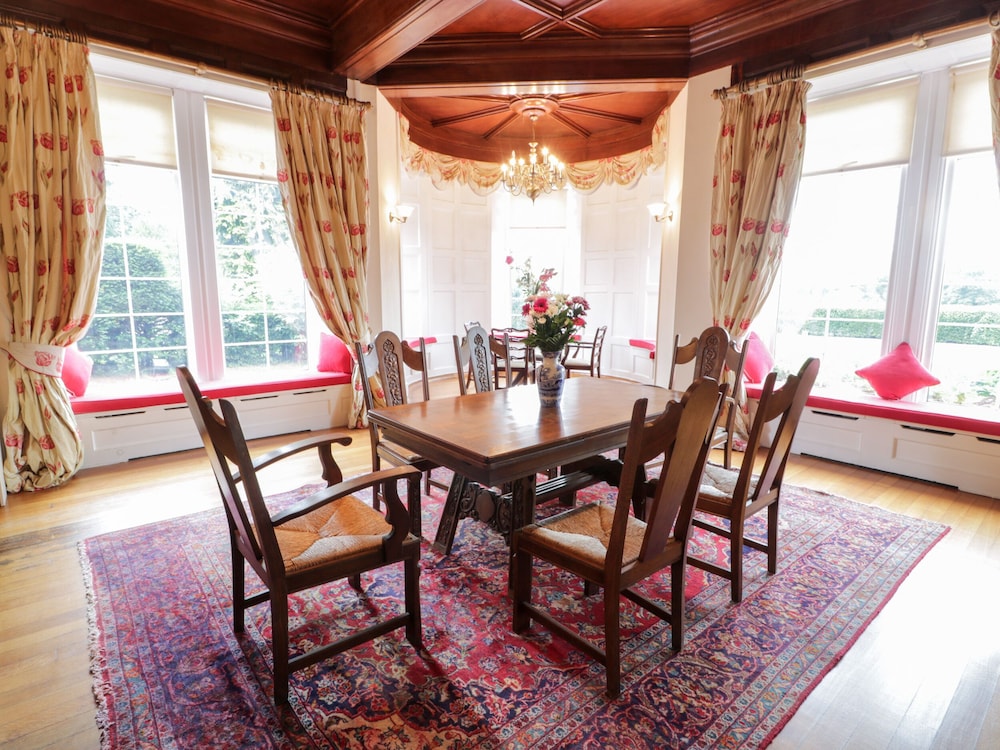 Auchentroig House