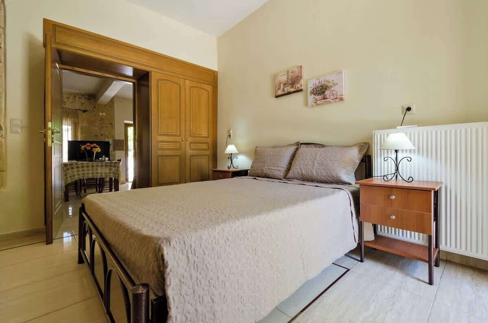 Sklavaki Traditional Villa - Private Pool Views