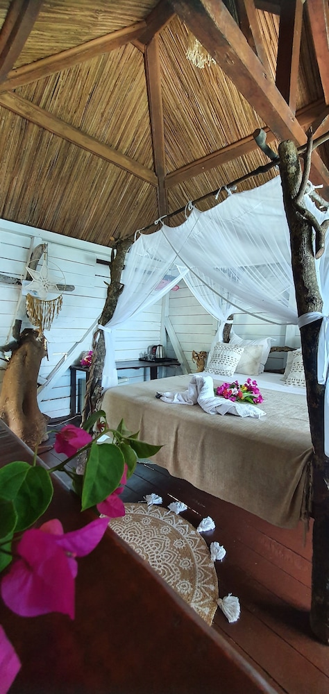 Ravoraha Ecolodge