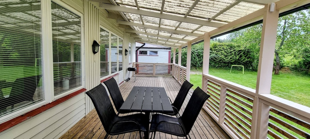 3BR Home Near Lake Vänern Covered Deck & BBQ