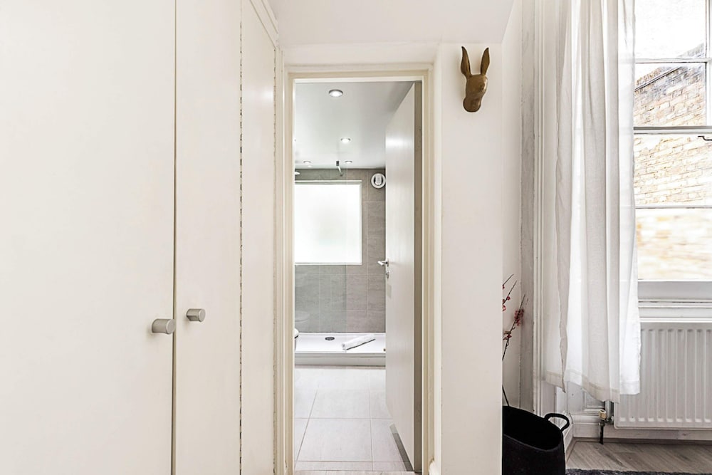 Stylish One-bedroom Flat in Notting Hill view 3