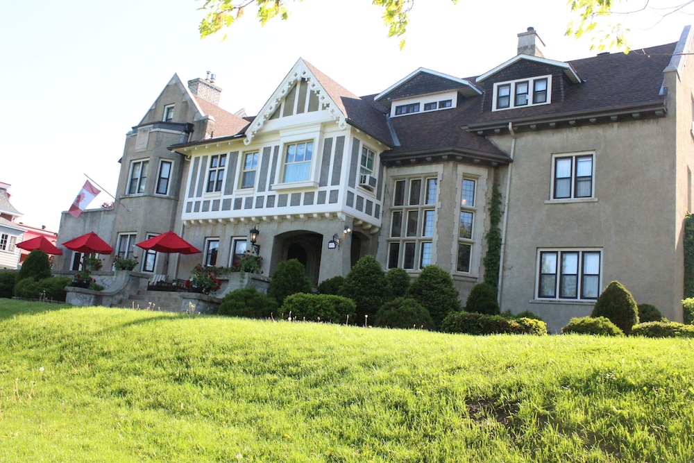 Grey Gables Inn