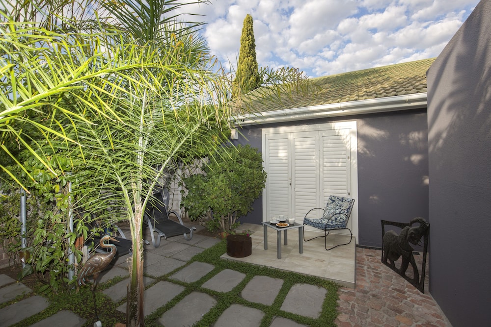 Cat's Eye Cottage
