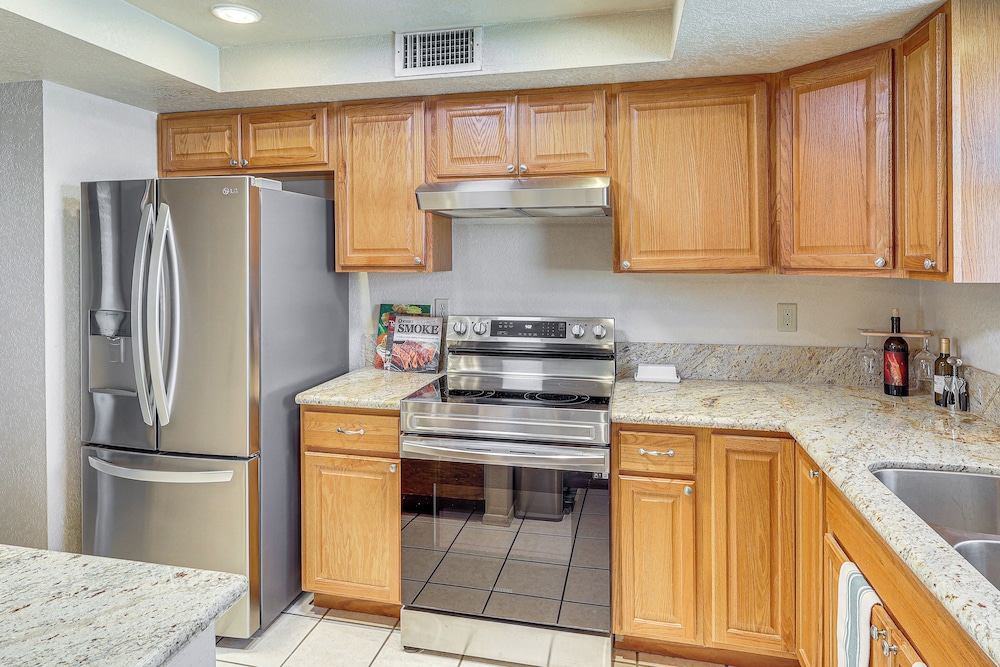 4 Mi to Beach & Boat Ramp: Lake Havasu City Abode!