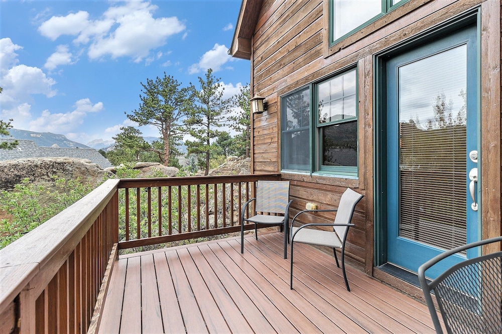 Solitude Beaver #3 - Estes Park 2 Bedroom Condo by RedAwning